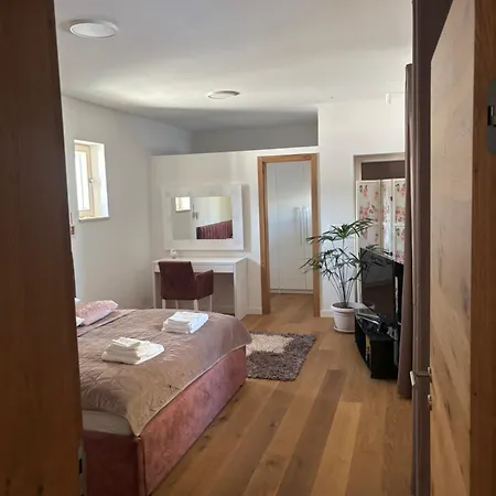 Lynx House בית נופש *